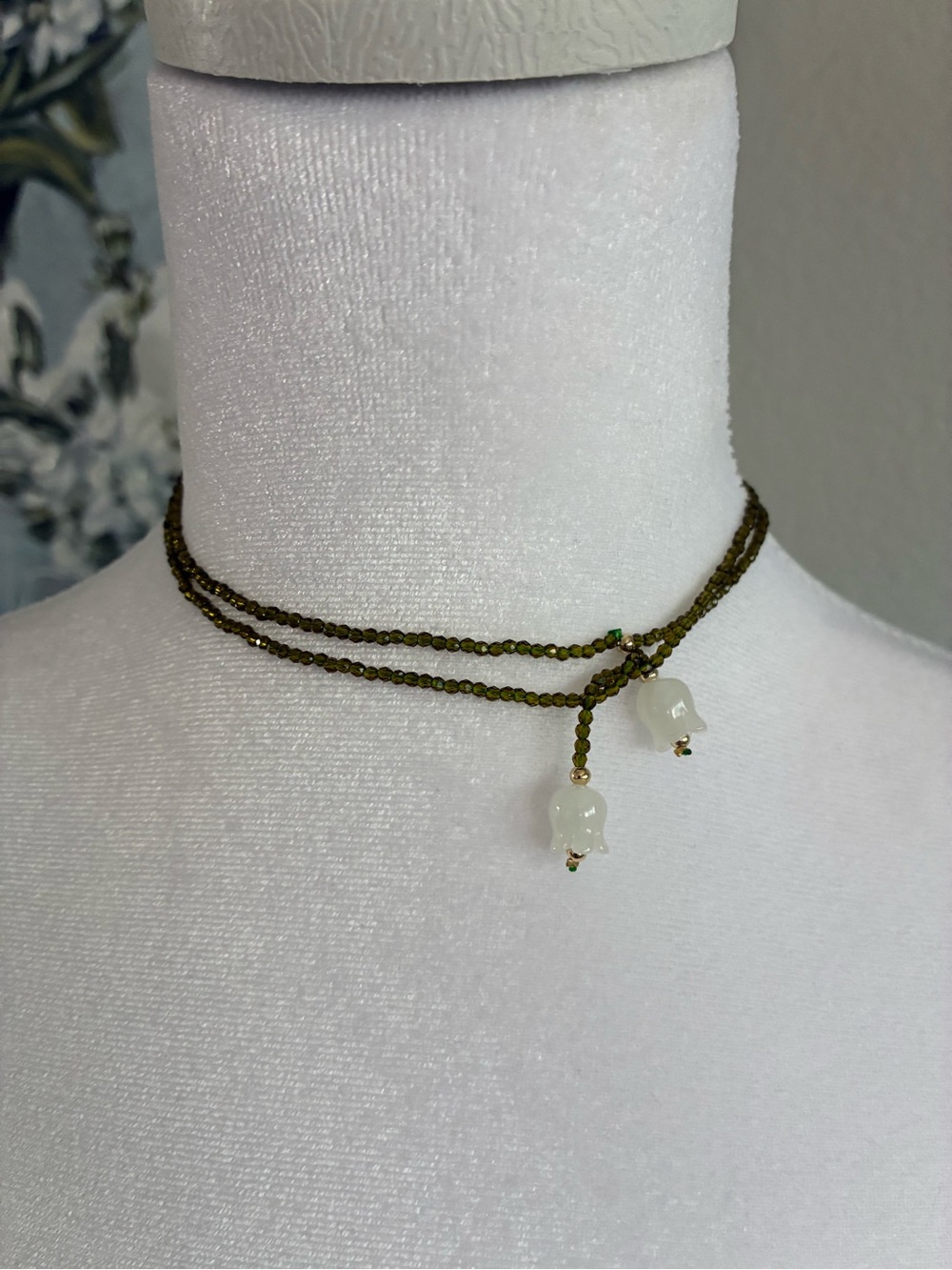 French Style Retro Olive Green Beaded Choker with Lily of the Valley Pendant - Picture 6 of 8